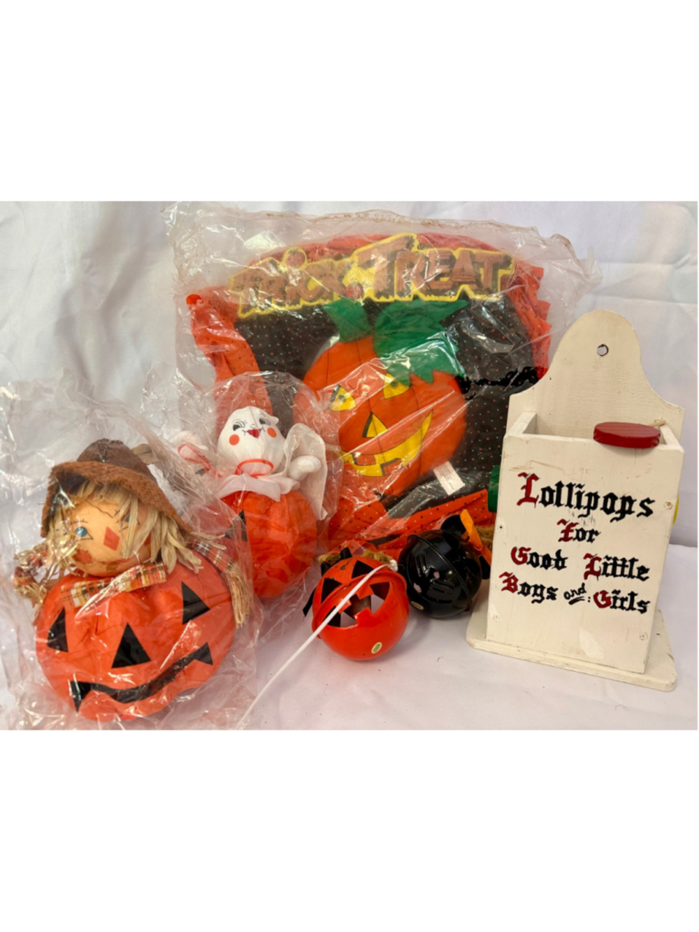 Vintage Halloween Decor Lot Jack-O’-Lantern Wreath Figures Bells